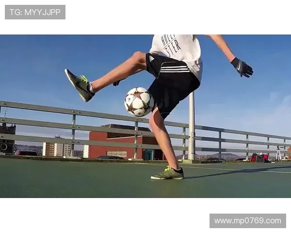 吴伟独家解析足球技巧与战术分享助你提升球场表现