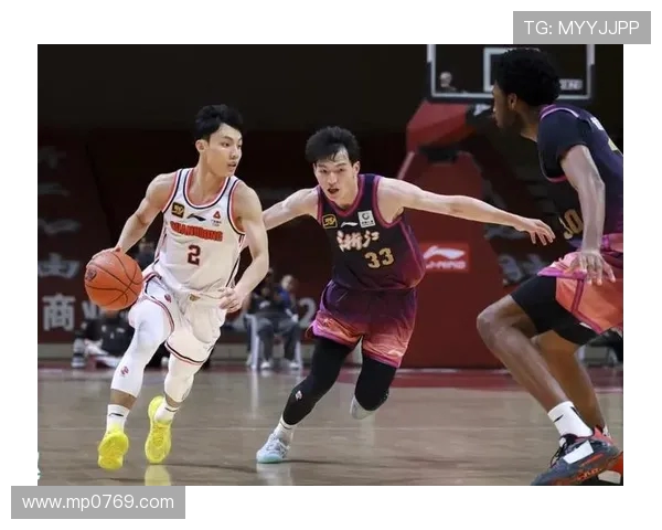 广州篮球队区域防守战术解析与实战应用探讨