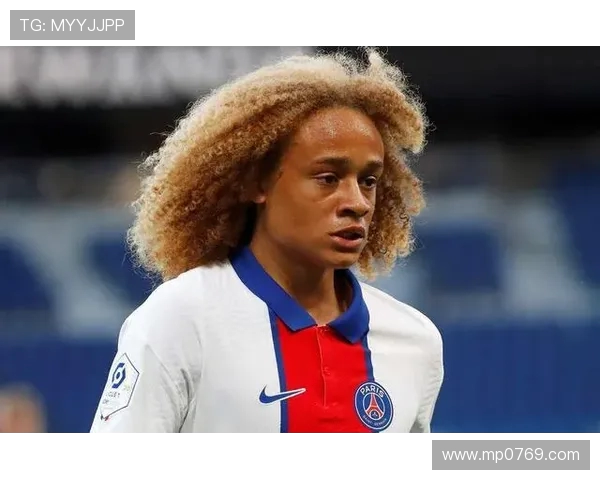 哈维西蒙斯：新星崛起的足球天才与未来之路探索