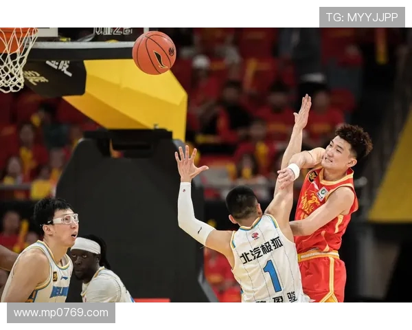 季后赛激战山东对决北京第三场精彩回顾与赛后分析