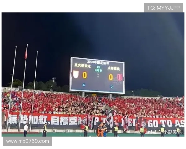 恒大与上港激战正酣9月12日中超焦点战役引发球迷热议