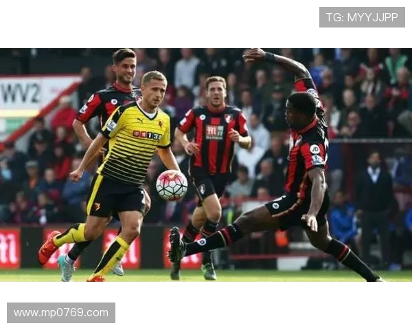 曼联与伯恩茅斯激战正酣比分揭晓引发球迷热议 曼联与伯恩茅斯激战正酣比分揭晓引发球迷热议