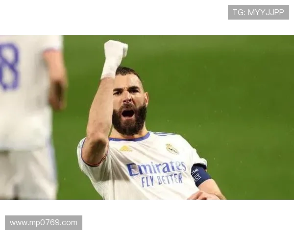 本泽马的传奇之路：从青涩少年到世界足球巨星的蜕变与成就