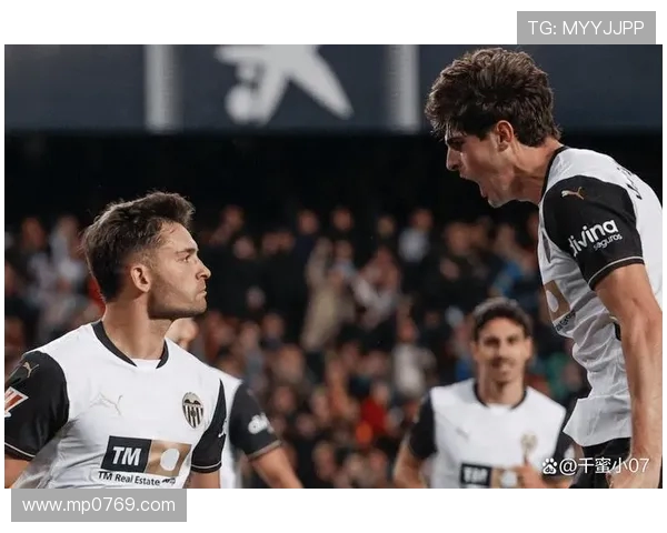 皇马与瓦伦西亚激战正酣谁能在西甲赛场上笑到最后