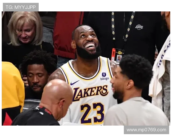 詹姆斯历史性成就达成成首位4万分1万板1万助球员