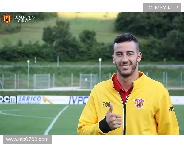 贝内文托迎战卡尔皮争夺意乙联赛关键三分的激烈对决