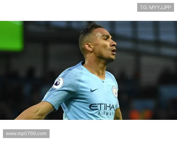 达尼洛的足球之路:从青涩少年到世界舞台的闪耀之星 达尼洛的足球之路:从青涩少年到世界舞台的闪耀之星