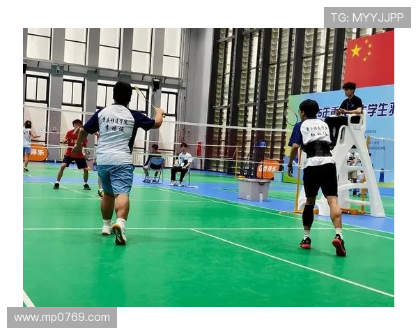 重庆羽毛球队团队协作引发热议球员间默契与竞争的微妙平衡