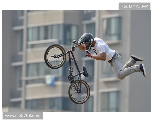 重庆极限运动队在全国街舞大赛中的节奏表现引发热议与赞赏